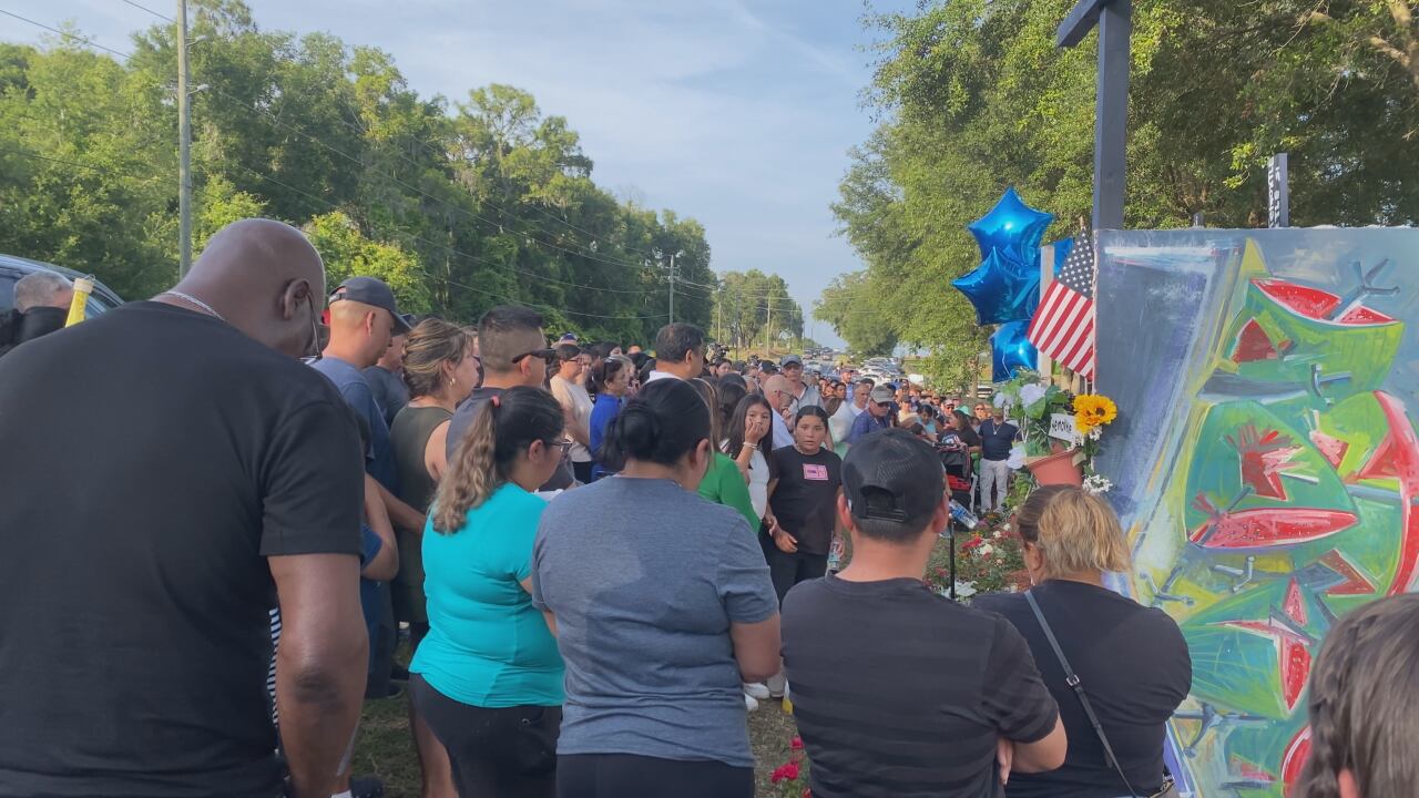 Vigil held for the 8 victims at crash site of Marion County bus crash - Vimarsana News